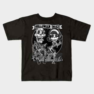 Skeletons dancing the Halloween Twist in the cemetery Kids T-Shirt